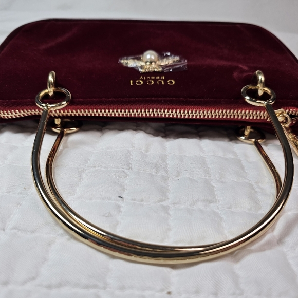 Gucci Beauty Burgundy Bee Shoulder Crossbody Bag With Matching Pearl Chain Strap - Picture 5 of 12